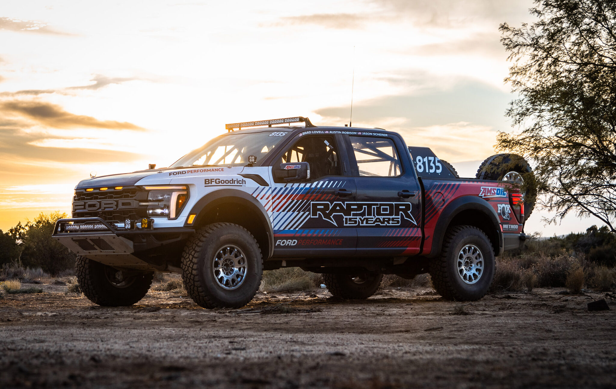 First En Raptor Ford celebra los 15 años de la Raptor con una doble victoria en la Baja ...