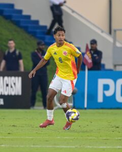 Por acumulación de tarjetas amarillas Juan José Cataño se perderá el próximo partido de Colombia.
